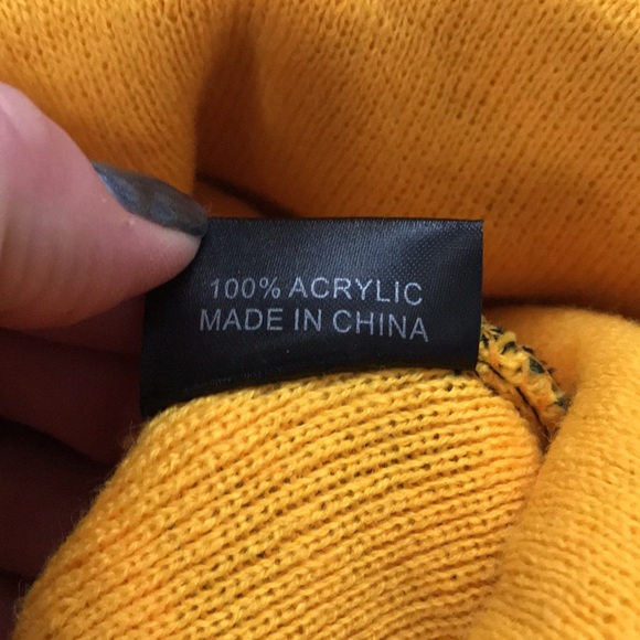 Pittsburg Knit Hat with Pom - Picture 4 of 4